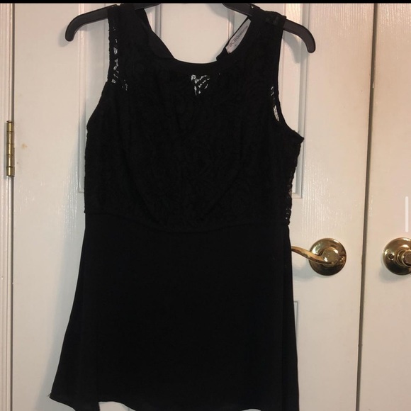 ✨PRICE DROP✨ Cute Shirt - Picture 1 of 2